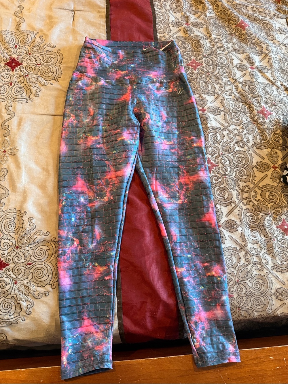 Abs2b Women's Galaxy-Print Performance scrunch booty leggings - Size Large